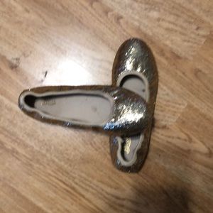 Bass Shoes - Gold glitter flats. Size 4 Bass Shoes - Gold glitter flats. Size 4